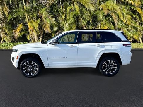Used 2025 Jeep Grand Cherokee Overland AWD/4WD image 9