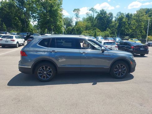 Used 2023 Volkswagen Tiguan SE w/ Panoramic Sunroof Package FWD image 8