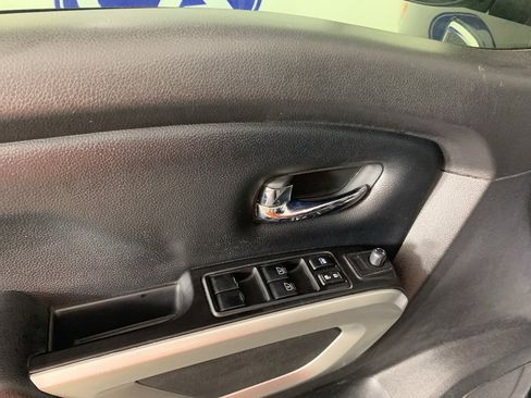 Used 2017 Nissan Titan SV image 15