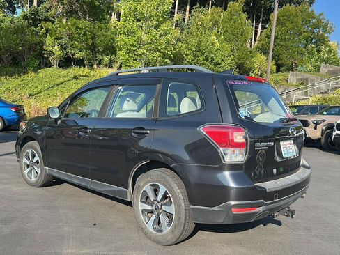 Used 2018 Subaru Forester 2.5i w/ Alloy Wheel Package AWD/4WD image 2