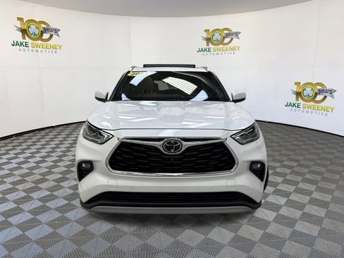 Used 2021 Toyota Highlander Platinum image 3