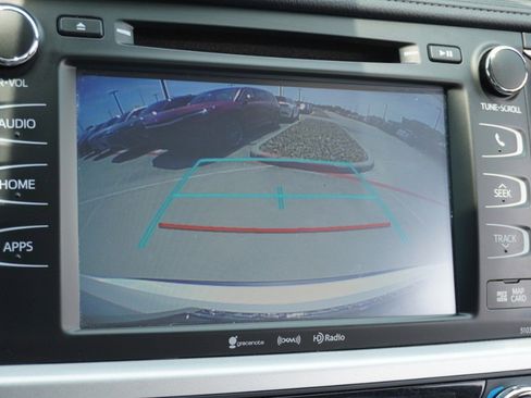 Used 2019 Toyota Highlander XLE FWD image 18