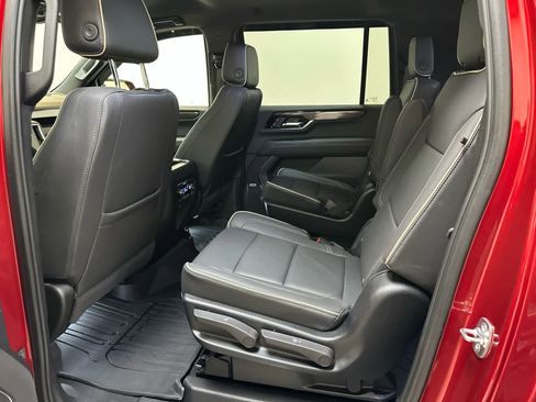 Certified 2025 GMC Yukon XL Elevation image 5