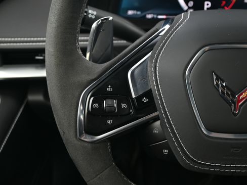 Used 2025 Chevrolet Corvette Stingray Premium Cpe w/ Z51 Performance Package image 32