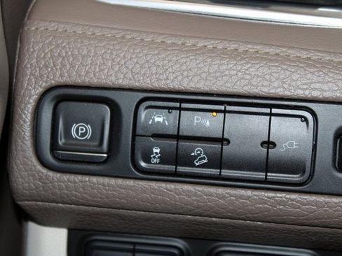 Used 2021 GMC Yukon Denali image 32