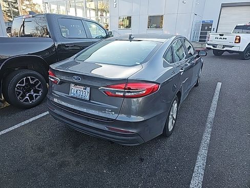 Used 2019 Ford Fusion SE image 3
