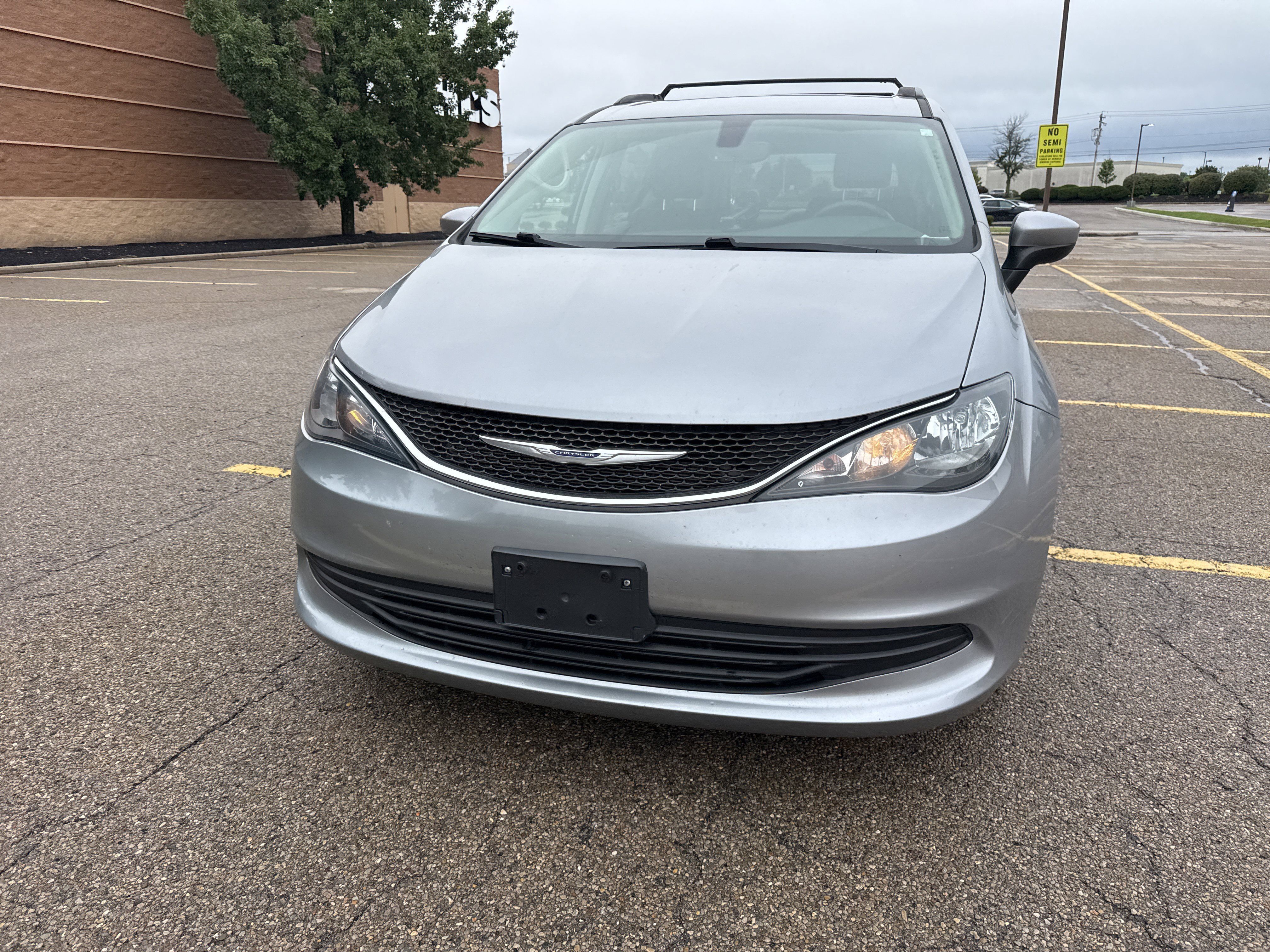 Used 2020 Chrysler Voyager Lxi FWD image 12