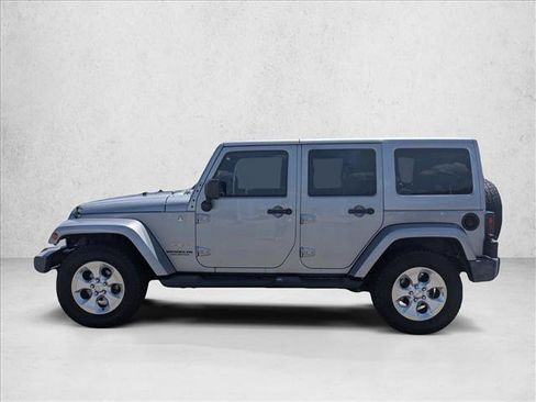Used 2014 Jeep Wrangler Unlimited Sahara w/ Connectivity Group AWD/4WD image 9