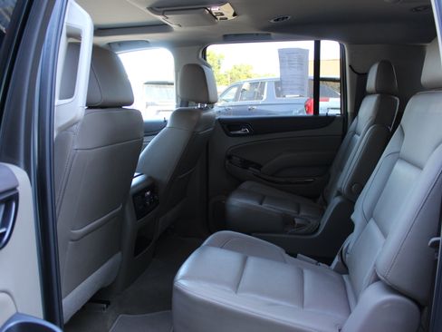 Certified 2018 GMC Yukon XL SLT w/ Premium Edition AWD/4WD image 12