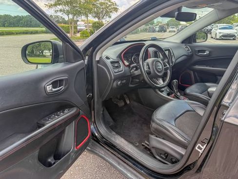 Used 2018 Jeep Compass Trailhawk w/ Cold Weather Group AWD/4WD image 11