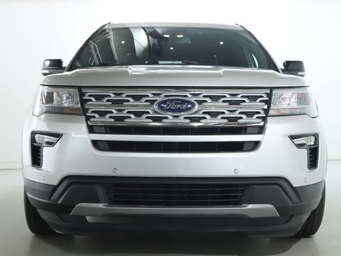 Used 2018 Ford Explorer XLT w/ Equipment Group 202A FWD image 5