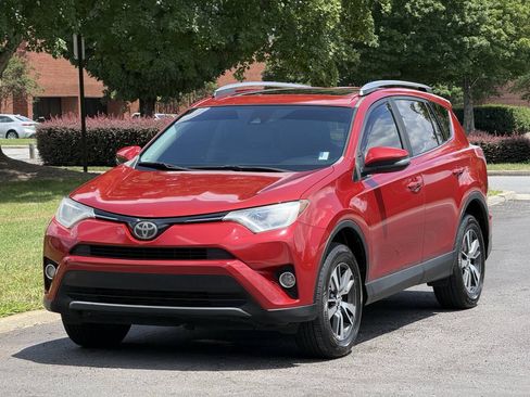 Used 2017 Toyota RAV4 XLE FWD image 2
