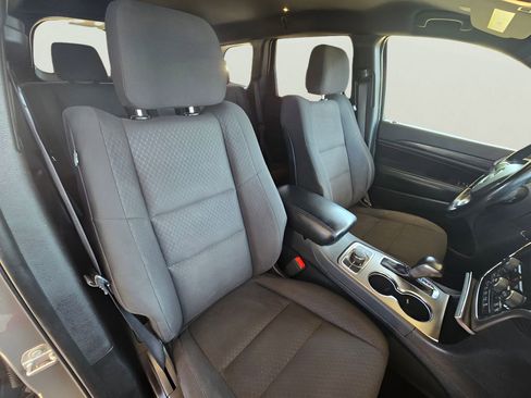 Used 2020 Jeep Grand Cherokee Laredo AWD/4WD image 3