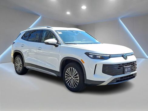 Certified 2025 Volkswagen Tiguan S w/ 18" Wheel Package AWD/4WD image 3