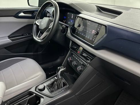 Used 2022 Volkswagen Taos SE w/ Panoramic Sunroof Package image 37