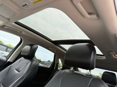 Used 2018 Ford Edge Titanium w/ Technology Package AWD/4WD image 10