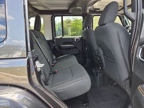 Used 2025 Jeep Wrangler Unlimited Sahara AWD/4WD image 17