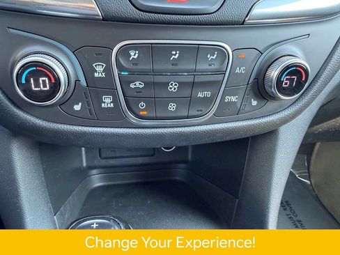 Used 2019 Chevrolet Equinox LT FWD image 9