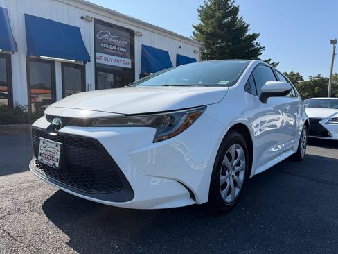 Used 2022 Toyota Corolla LE FWD image 1