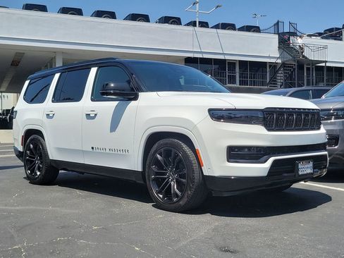 Used 2024 Jeep Grand Wagoneer Series III w/ Rear Seat Video Group 1 AWD/4WD image 31