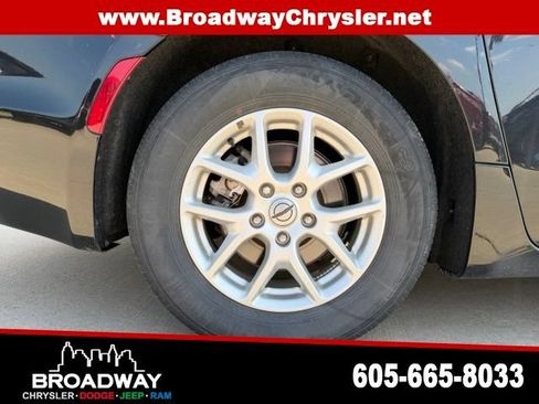 Used 2022 Chrysler Pacifica Touring-L FWD image 9