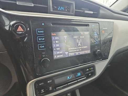 Used 2017 Toyota Corolla LE image 28