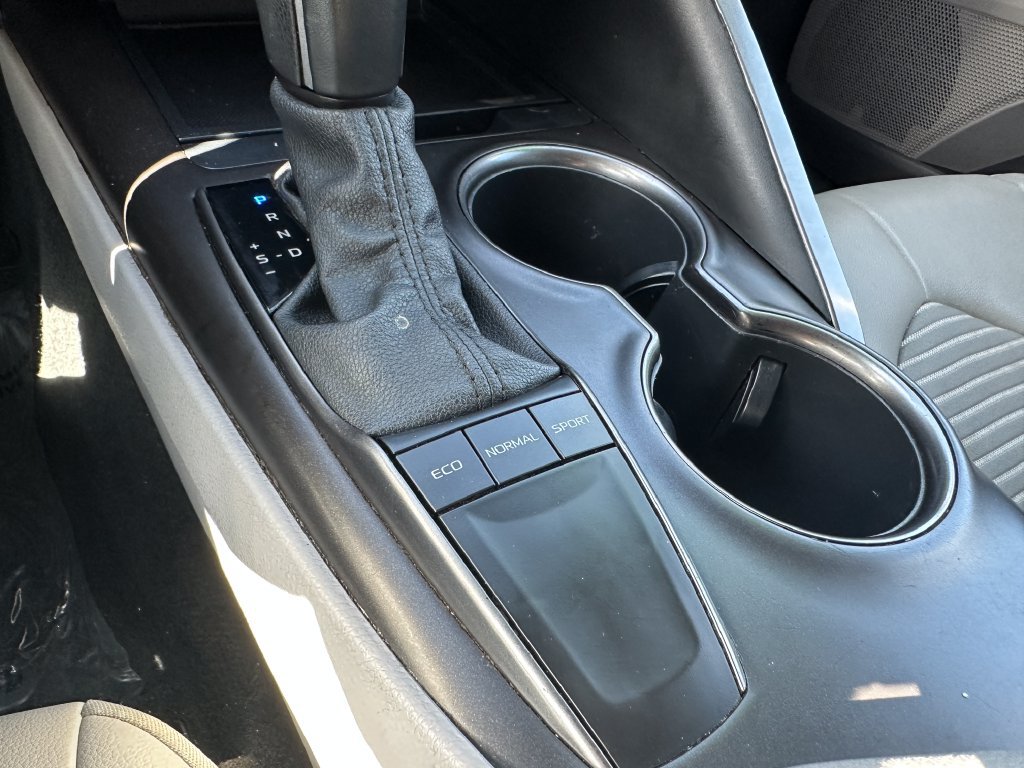 Used 2022 Toyota Camry SE FWD image 32