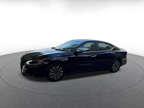 Used 2025 Nissan Altima 2.5 SV FWD image 7