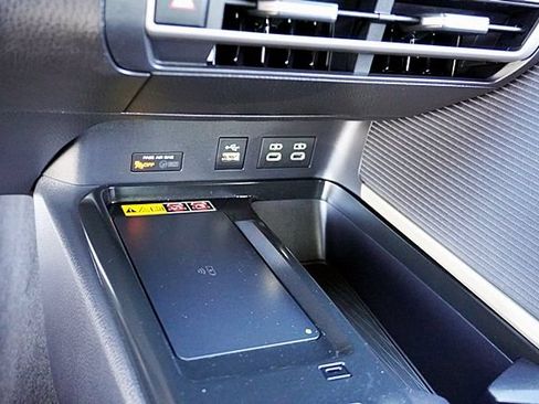Used 2025 Toyota Camry SE FWD image 28