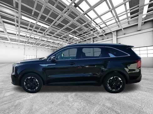 Certified 2025 Kia Sorento S image 6