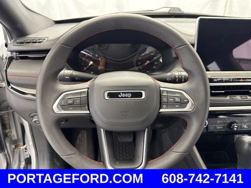 Used 2025 Jeep Compass Trailhawk AWD/4WD image 15