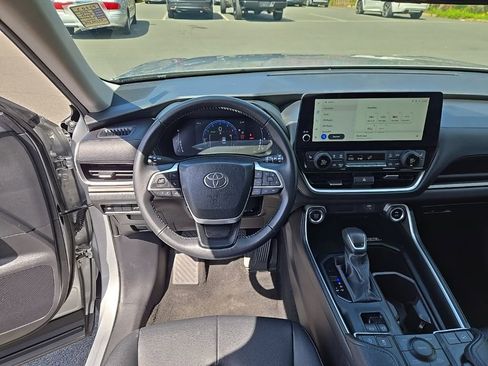 Used 2025 Toyota Grand Highlander AWD image 15