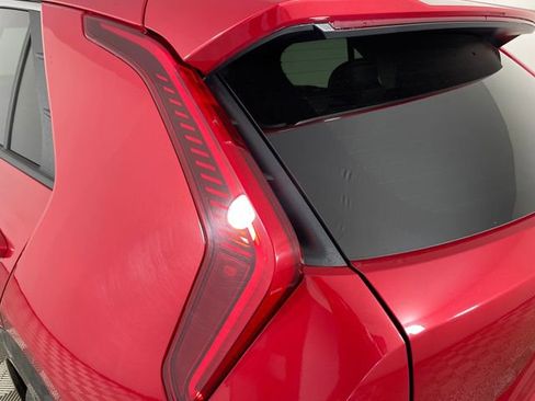 Certified 2025 Kia Niro Wind w/ Wind Preserve Package FWD image 18