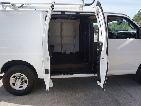Used 2022 Chevrolet Express 2500 w/ Driver Convenience Package RWD image 11