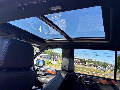 Used 2026 GMC Yukon XL Denali w/ Sun & Power Step Package AWD/4WD image 24