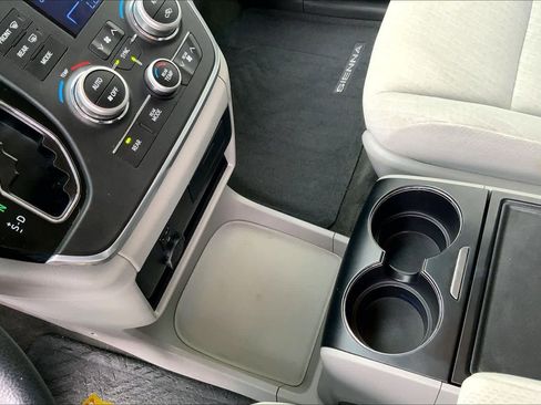 Used 2016 Toyota Sienna LE image 17