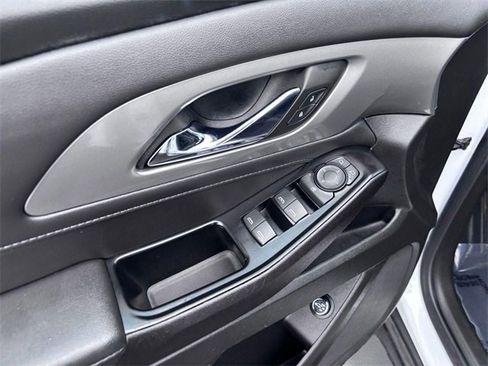 Used 2023 Chevrolet Traverse LT image 13