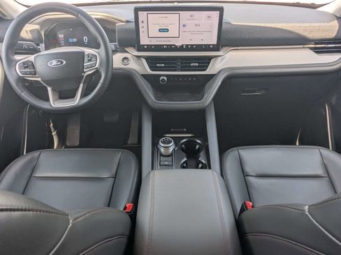 Used 2025 Ford Explorer Active w/ Active Comfort Package RWD image 18