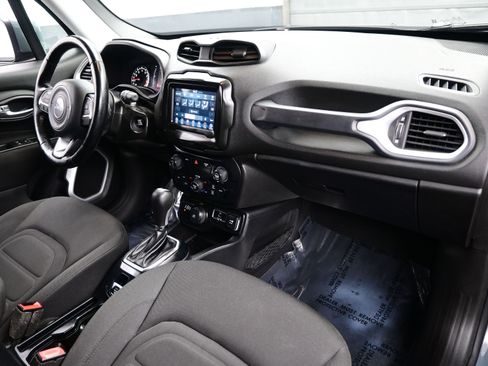 Used 2018 Jeep Renegade Latitude w/ Cold Weather Group image 13