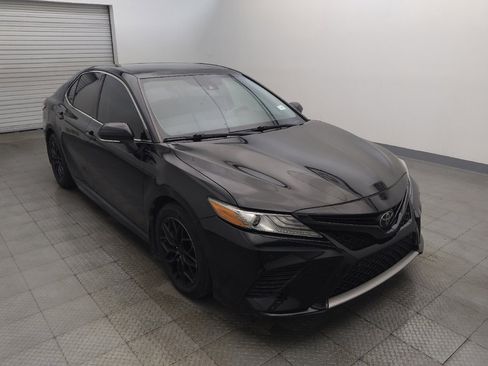 Used 2018 Toyota Camry XSE FWD image 13