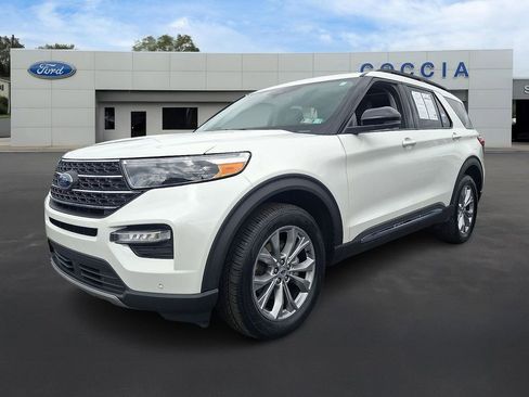 Certified 2023 Ford Explorer XLT w/ Equipment Group 202A AWD/4WD image 1