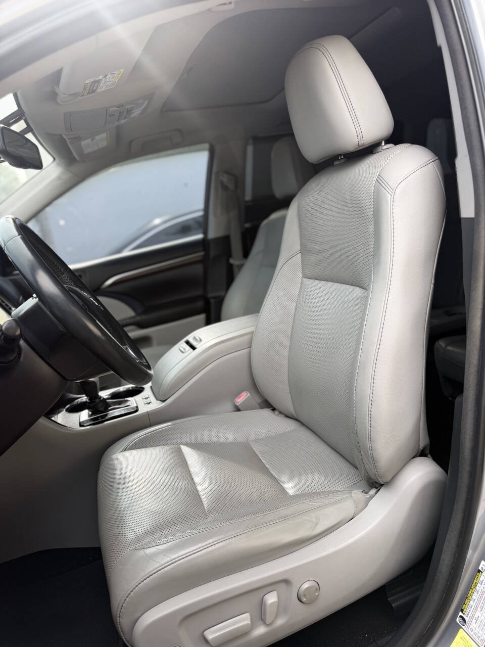Used 2016 Toyota Highlander Limited w/ Driver Technology Package FWD image 15