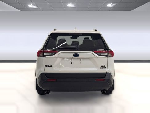 Used 2022 Toyota RAV4 XLE Premium image 8