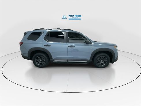 Certified 2023 Honda Pilot TrailSport image 3