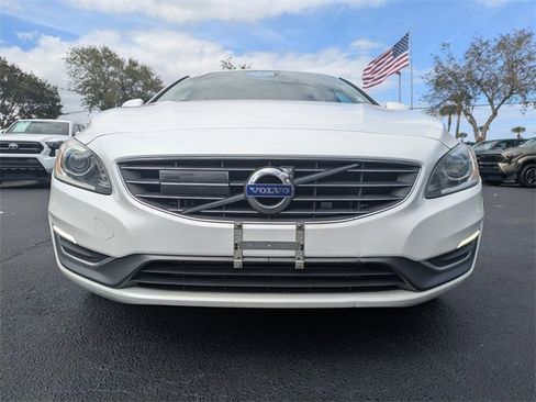Used 2017 Volvo S60 T5 Inscription Platinum image 9