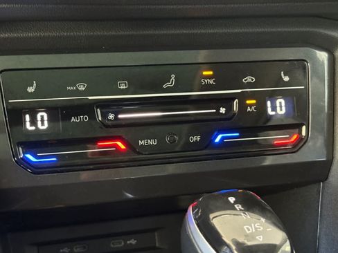 Used 2023 Volkswagen Tiguan SE w/ Panoramic Sunroof Package FWD image 22