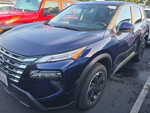 Used 2025 Nissan Rogue SV AWD/4WD image 14