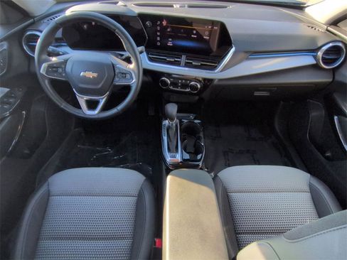 Used 2024 Chevrolet Trax LT w/ Driver Confidence Package image 18