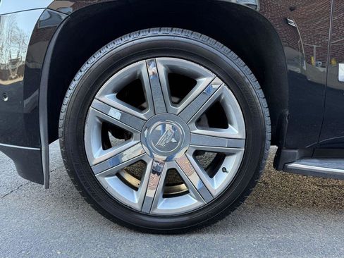 Used 2017 Cadillac Escalade Luxury image 40