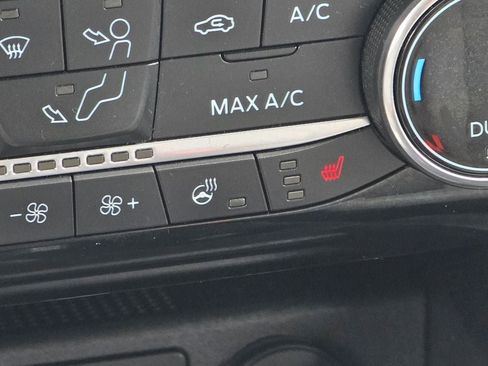 Used 2022 Ford Escape SE w/ SE Sport Appearance Package image 15